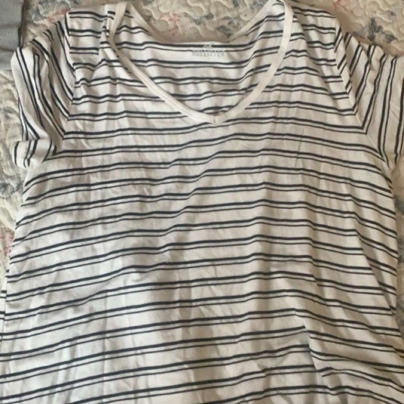Long v neck shirt from Hollister - Picture 1 of 1